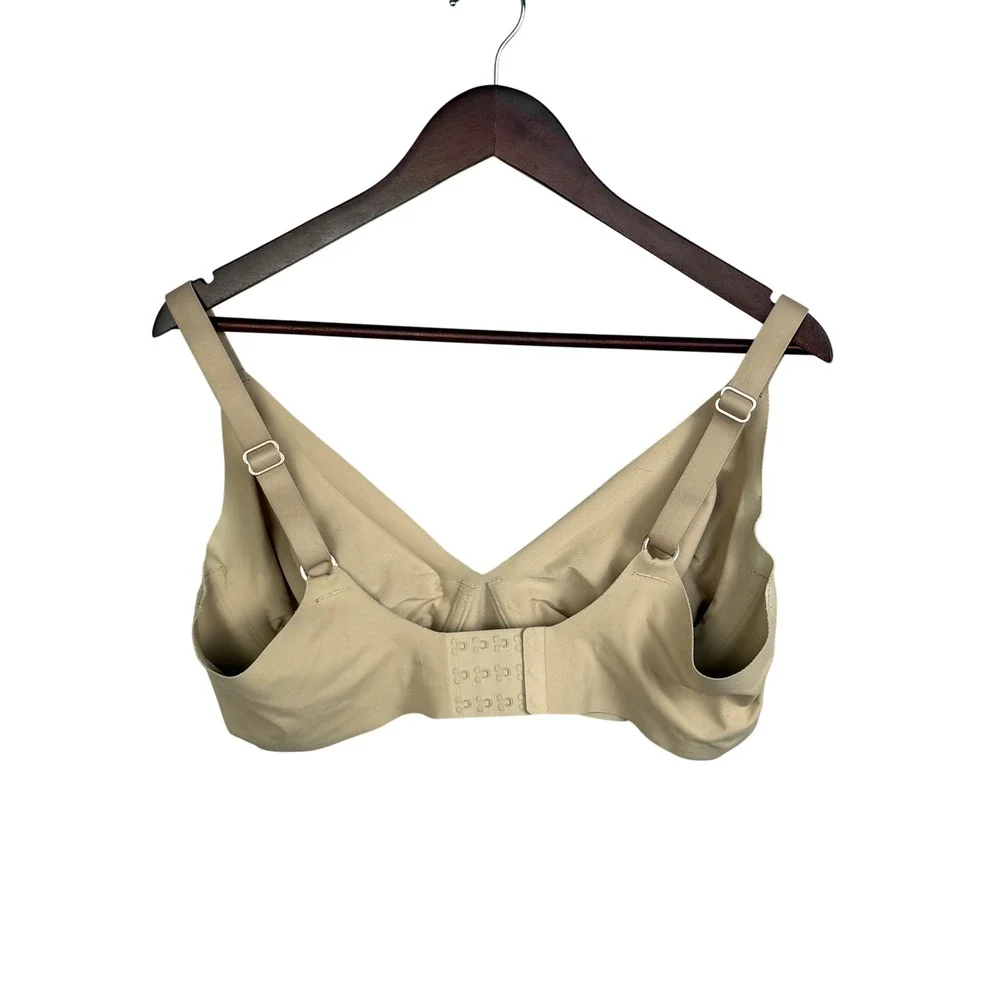 Aerie Smoothez Plunge Bra Women 40D Tan‎ Nylon Blend Seamless Adjustable Straps